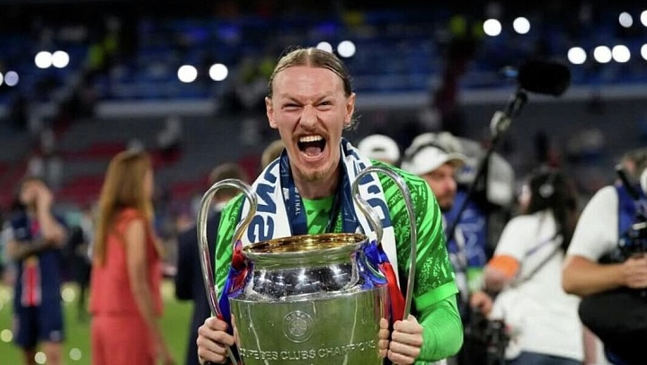 Жена Сафонова рассказала, из чего сделала российский флаг на финал ЛЧ
