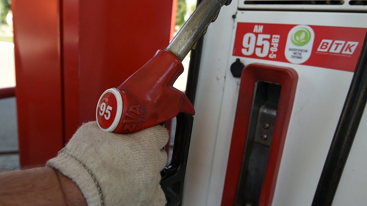 Запрет на экспорт бензина из России продлили до марта